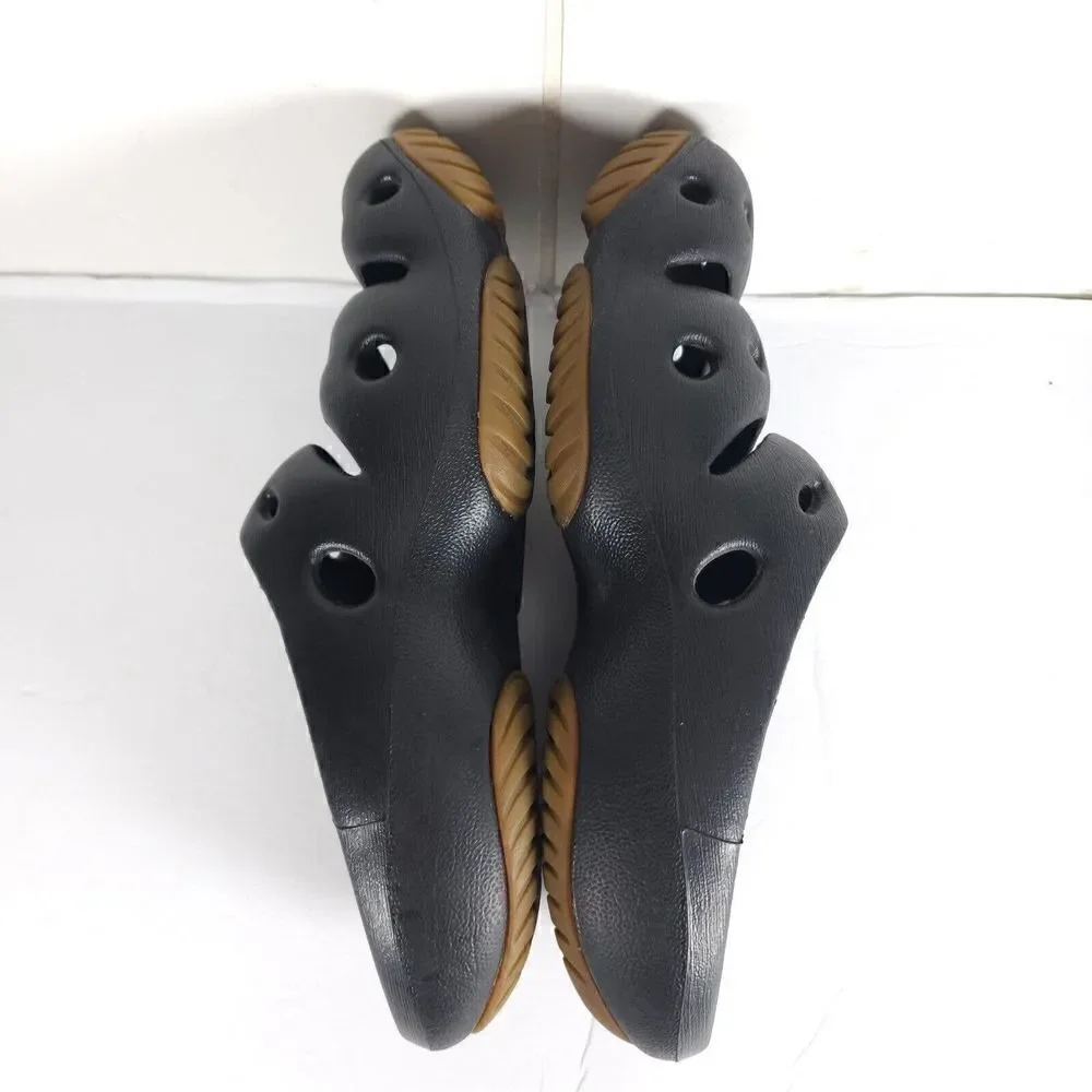 Keen Yogui Arts Graphite Gray Black Slip On Slide Sandals Men's 9 Women's 11